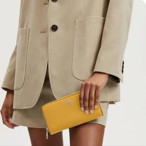 Coach NWTs Long Zip Around Wallet - Picture 3 of 16